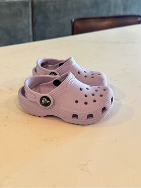 CROCS Baby Toddler Lavender Classic Clogs 6C